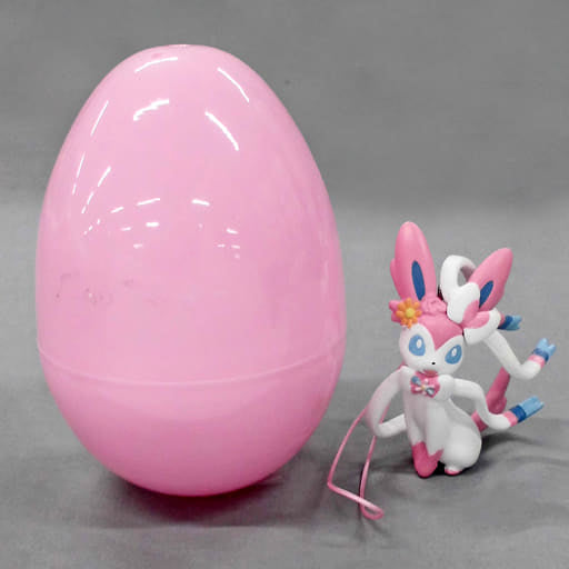 Sylveon Pokemon Figure in Egg Case Pokemon Easter Pokemon Center Limited Key Chain [USED]