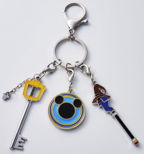 Kingdom Chain The Mage's Staff Knight's Shield Kingdom Hearts Metal Key Chain Key Chain [USED]