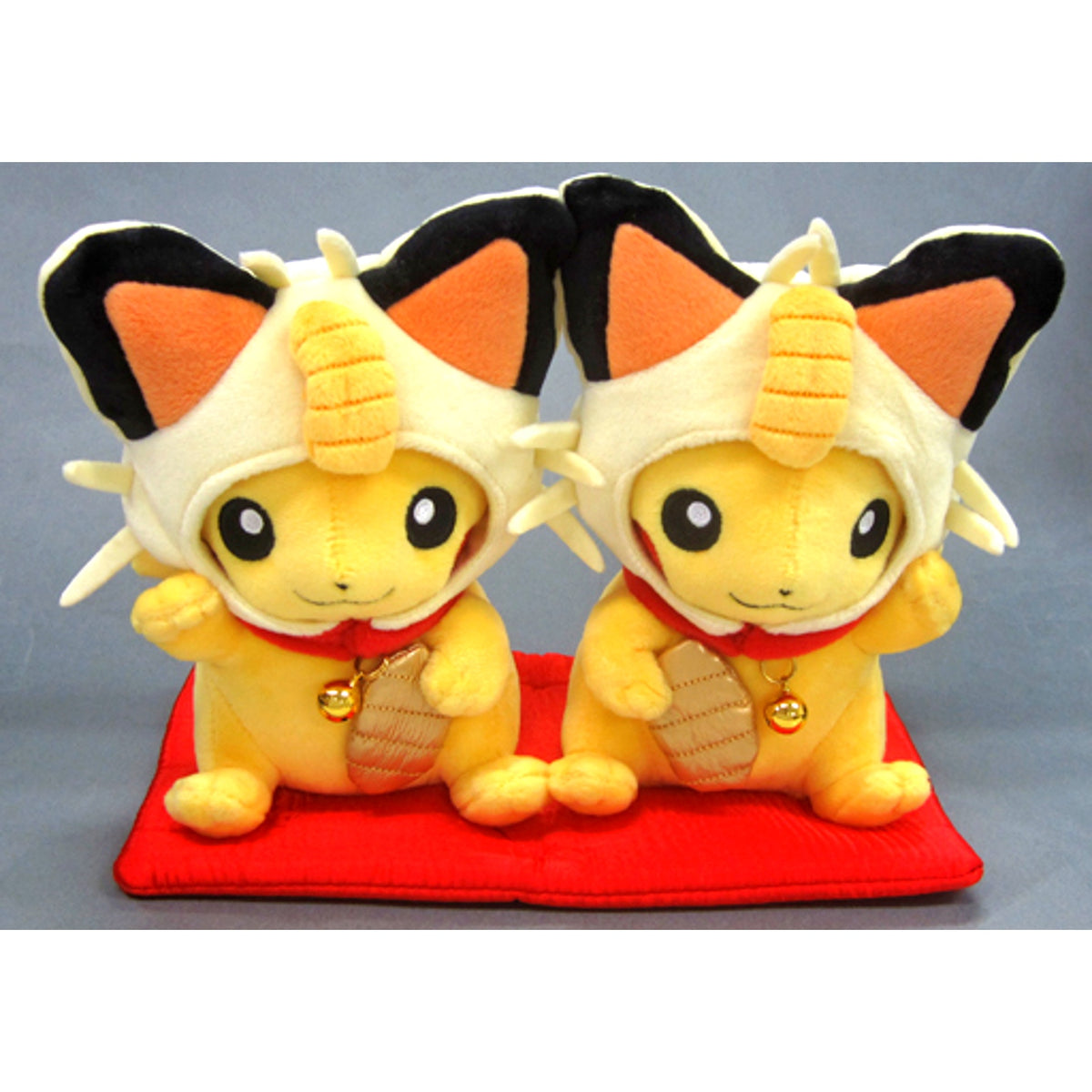 Monthly Pair Pikachu 2017 January Pokemon Pokemon Center Limited [USED]