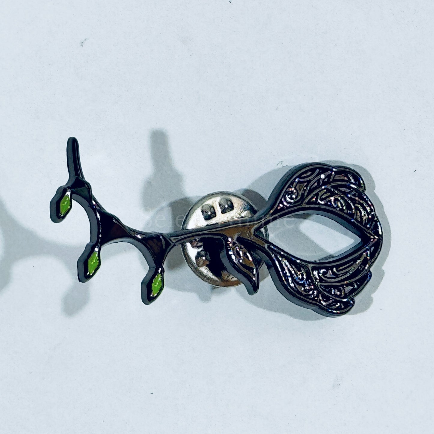 Silver Disney Twisted-Wonderland Glorious Masquerade Crimson Flower and Bell of Salvation Pins Collection Masquerade Dress Ver. [USED]