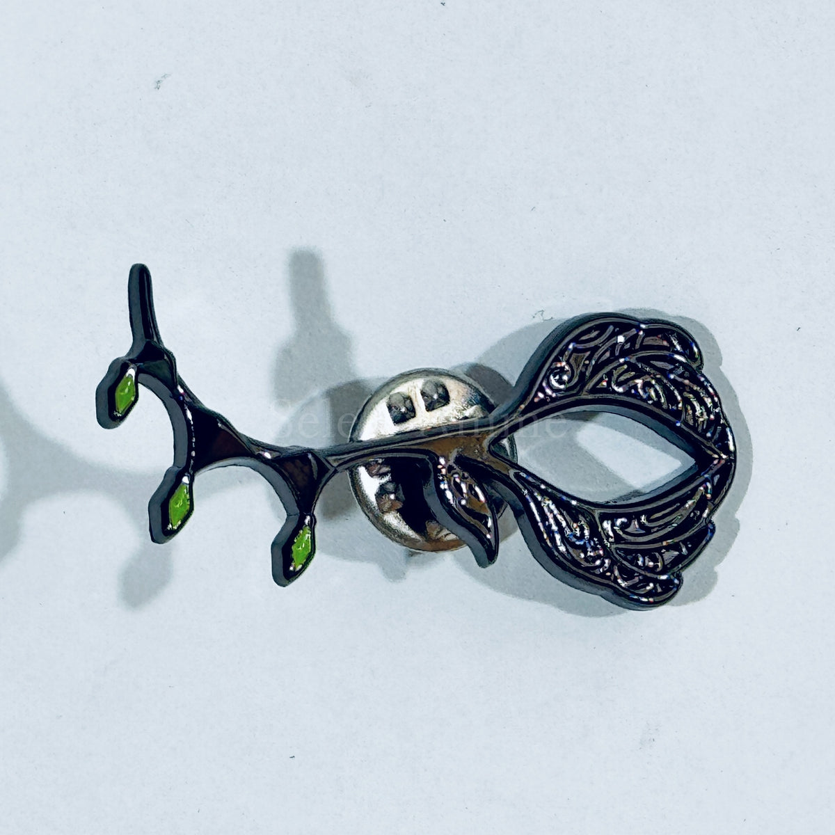Silver Disney Twisted-Wonderland Glorious Masquerade Crimson Flower and Bell of Salvation Pins Collection Masquerade Dress Ver. [USED]