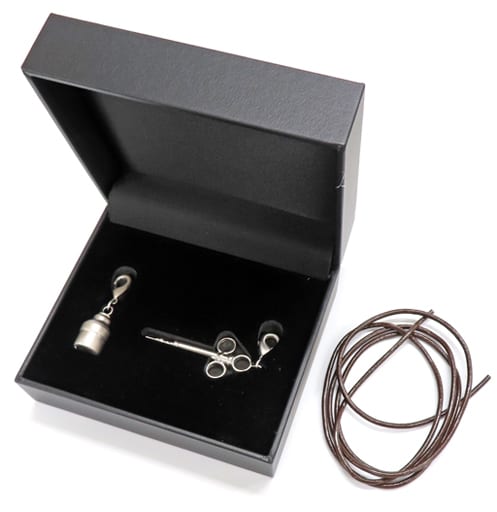 Attack on Titan Injection metal charm that can become a Titan Charm [USED]